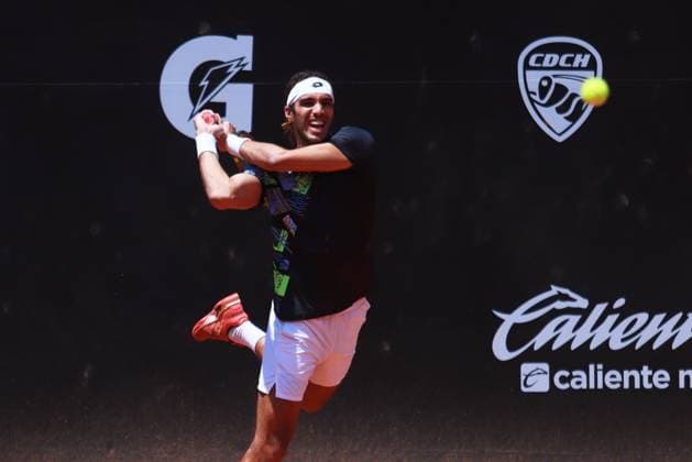 Mexico City Open - Day 2 Apr 1, 2024, Mexico City, Mexico: Skander Mansouri (TUN) hits a backhand agains Nick Chappel (USA) during the Mexico City Open at Deportivo Chapultepec. on Apr 1, 2024, Mexico City, Mexico. (Photo by Carlos Santiagoo Eyepix Group) Copyright: xCarlosxSantiago xEyepixxGroupx CS_01042024_116160