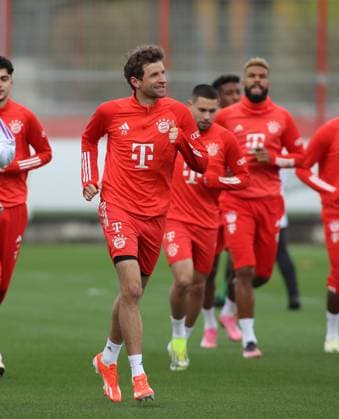 Sport Bilder des Tages München, Deutschland 02. April 2024: Fussball, Herren, Saison 2023 2024, FC Bayern München, Säbener Strasse, Trainingsgelände, Training, öffentliches Training Thomas Müller, Mueller (FC Bayern München) beim Laufen
