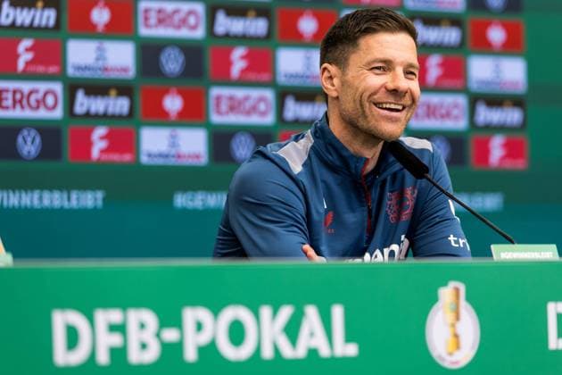 Sport Themen der Woche KW14 Sport Bilder des Tages Pressekonferenz vor dem DFB Pokal Halbfinale Bayer 04 Leverkusen - Fortuna Düsseldorf; 02.04.2024 Xabi Alonso (Trainer Bayer 04 Leverkusen) lachend, lacht Pressekonferenz vor dem DFB Pokal Halbfinale Bayer 04 Leverkusen - Fortuna Düsseldorf; BayArena, Leverkusen am 02.04.2024 *** Press conference before the DFB Pokal semi-final Bayer 04 Leverkusen Fortuna Düsseldorf 02 04 2024 Xabi Alonso coach Bayer 04 Leverkusen laughing, laughing Press conference before the DFB Pokal semi-final Bayer 04 Leverkusen Fortuna Düsseldorf BayArena, Leverkusen on 02 04 2024 Copyright: xBEAUTIFULxSPORTS Wunderlx