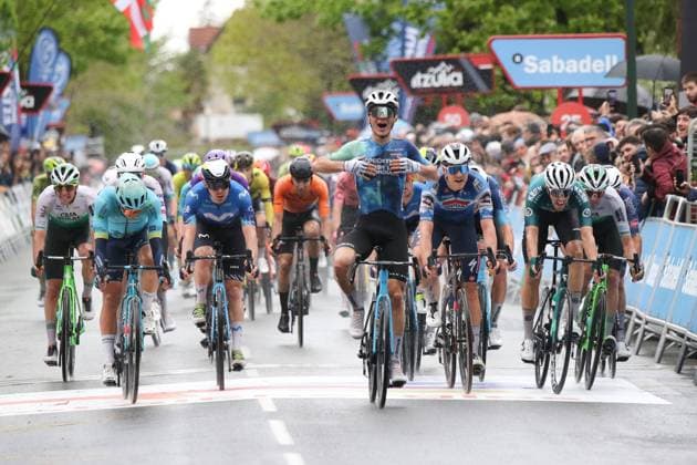 Sport Themen der Woche KW14 Sport Bilder des Tages 02-04-2024 Itzulia Basque Country; Tappa 02 Irun - Kanbo; 2024, Decathlon - Ag2r La Mondiale; Lapeira, Paul; Kanbo; 