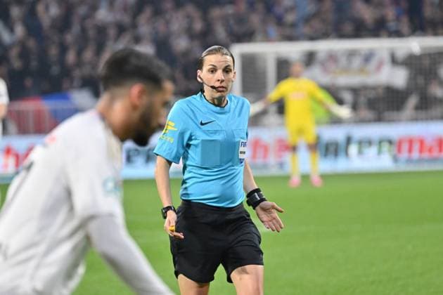 StÃ phanie Frappart (arbitreÃ ) FOOTBALL: Olympique Lyonnais vs Valenciennes Football Club - 1 2 Coupe de France - 02 04 2024 FredericChambert Panoramic 