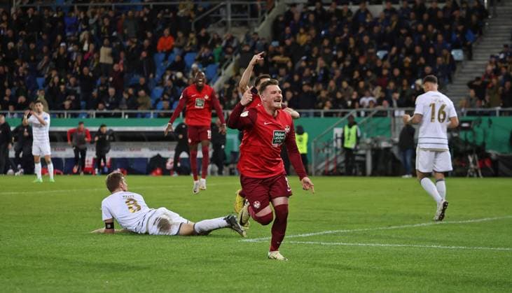 Sport Themen der Woche KW14 Sport Bilder des Tages 02.04.2024, Fussball, Herren, DFB-Pokal, Halbfinale, Saison 2023 2024, 1. FC Saarbrücken - 1. FC Kaiserslautern, Marlon Ritter (1. FC Kaiserslautern) bejubelt sein Tor zum 0:1 Saarbrücken Ludwigsparkstadion Saarland Deutschland (DE) *** 02 04 2024, Football, Men, DFB Cup, Semi-final, Season 2023 2024, 1 FC Saarbrücken 1 FC Kaiserslautern, Marlon Ritter 1 FC Kaiserslautern celebrates his goal for 0 1 Saarbrücken Ludwigsparkstadion Saarland Germany EN