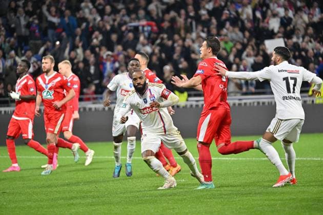 Alexandre Lacazette (lyon) et ses coÃ quipiers FOOTBALL: Olympique Lyonnais vs Valenciennes Football Club - 1 2 Coupe de France - 02 04 2024 FredericChambert Panoramic 