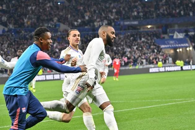 Alexandre Lacazette (lyon) et ses coÃ quipiers FOOTBALL: Olympique Lyonnais vs Valenciennes Football Club - 1 2 Coupe de France - 02 04 2024 FredericChambert Panoramic 