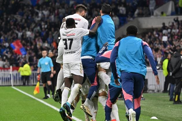 Alexandre Lacazette (lyon) et ses coÃ quipiers FOOTBALL: Olympique Lyonnais vs Valenciennes Football Club - 1 2 Coupe de France - 02 04 2024 FredericChambert Panoramic 