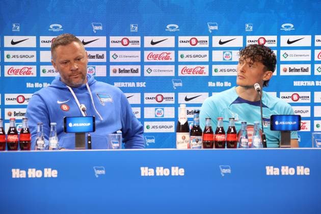 DEU, DFL, 2. FBL, Hertha BSC, Pressekonferenz, 03.04.2024, Sportforum, Berlin, DEU, DFL, 2. FBL, Hertha BSC, Pressekonferenz, im Bild Cheftrainer Pal Dardai (Hertha BSC Berlin), Fabian Reese (Hertha BSC Berlin 11) DFL - regulations prohibit any use of Photographs as image sequences and or quasi-video Foto: Juergen Engler nordphoto GmbH