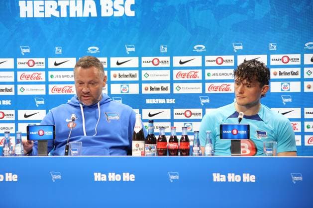 DEU, DFL, 2. FBL, Hertha BSC, Pressekonferenz, 03.04.2024, Sportforum, Berlin, DEU, DFL, 2. FBL, Hertha BSC, Pressekonferenz, im Bild Cheftrainer Pal Dardai (Hertha BSC Berlin), Fabian Reese (Hertha BSC Berlin 11) DFL - regulations prohibit any use of Photographs as image sequences and or quasi-video Foto: Juergen Engler nordphoto GmbH