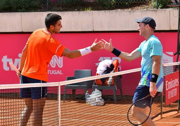 Dominik Koepfer (Deutschland) unterliegt bei den Estoril Open in Runde 1. Estoril Open, Portugal, 3. April 2024 - Tennisspieler Dominik Koepfer, Deutschland, unterliegt in seinem Erstrundenspiel auf der ATP, Tennis Herren Tour bei den Estoril Open in Portugal dem spanischen Qualifikanten Pablo Llamas Ruiz. Estoril Estoril Tennis Club Lisbon Portugal