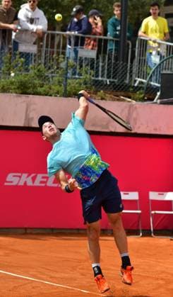 Dominik Koepfer (Deutschland) unterliegt bei den Estoril Open in Runde 1. Estoril Open, Portugal, 3. April 2024 - Tennisspieler Dominik Koepfer, Deutschland, unterliegt in seinem Erstrundenspiel auf der ATP, Tennis Herren Tour bei den Estoril Open in Portugal dem spanischen Qualifikanten Pablo Llamas Ruiz. Estoril Estoril Tennis Club Lisbon Portugal