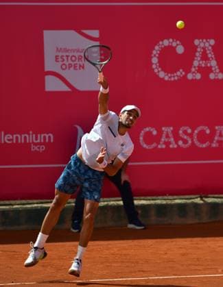 Pedro Martinez (Spanien) zieht bei den Estoril Open in das Achtelfinale ein. Estoril Open, Portugal, 3. April 2024 - Der Spanier Pedro Martinez zieht bei den Estoril Open in Portugal in das Achtelfinale ein. Estoril Estoril Tennis Club Lisbon Portugal