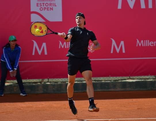 Marton Fucsovics (Ungarn) erreicht das Achtelfinale bei den Estoril Open. Estoril Open, Portugal, 3. April 2024 - Marton Fucsovics (Ungarn) zieht bei den Estoril Open in Portugal in das Achtelfinale ein. Estoril Estoril Tennis Club Lisbon Portugal