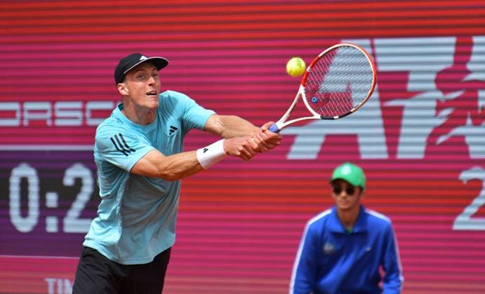 Jan Choinski (Großbritannien) erreicht das Achtelfinale bei den Estoril Open. Estoril Open, Portugal, 3. April 2024 - Der für Großbritannien spielende Deutsche Jan Choinski zieht bei den Estoril Open in Portugal in das Achtelfinale ein. Estoril Estoril Tennis Club Lisbon Portugal