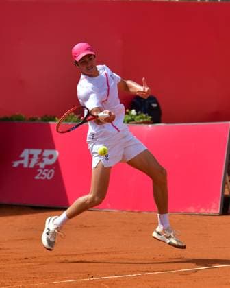 Joao Fonseca (Brasilien) unterliegt bei den Estoril Open in Runde 1. Estoril Open, Portugal, 3. April 2024 - Der Brasilianer Joao Fonseca unterliegt bei den Estoril Open in Portugal in der ersten Runde. Estoril Estoril Tennis Club Lisbon Portugal