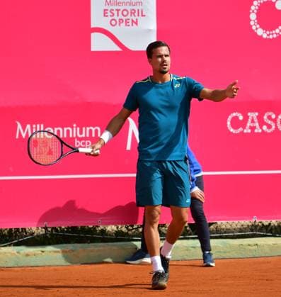 Daniel Altmeier (Deutschland) unterliegt bei den Estoril Open in Runde 1. Estoril Open, Portugal, 3. April 2024 - Der Deutsche Daniel Altmeier unterliegt bei den Estoril Open in Portugal dem Spanier Pedro Martinez in der ersten Runde. Estoril Estoril Tennis Club Lisbon Portugal