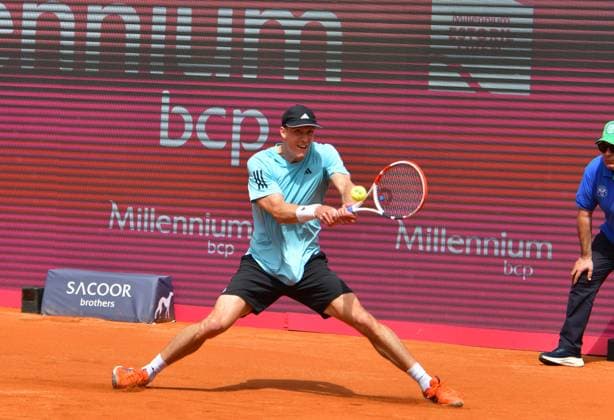 Jan Choinski (Großbritannien) erreicht das Achtelfinale bei den Estoril Open. Estoril Open, Portugal, 3. April 2024 - Der für Großbritannien spielende Deutsche Jan Choinski zieht bei den Estoril Open in Portugal in das Achtelfinale ein. Estoril Estoril Tennis Club Lisbon Portugal