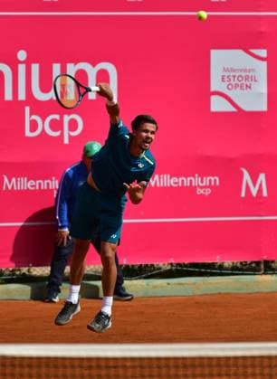 Daniel Altmeier (Deutschland) unterliegt bei den Estoril Open in Runde 1. Estoril Open, Portugal, 3. April 2024 - Der Deutsche Daniel Altmeier unterliegt bei den Estoril Open in Portugal dem Spanier Pedro Martinez in der ersten Runde. Estoril Estoril Tennis Club Lisbon Portugal
