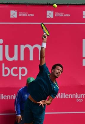 Daniel Altmeier (Deutschland) unterliegt bei den Estoril Open in Runde 1. Estoril Open, Portugal, 3. April 2024 - Der Deutsche Daniel Altmeier unterliegt bei den Estoril Open in Portugal dem Spanier Pedro Martinez in der ersten Runde. Estoril Estoril Tennis Club Lisbon Portugal