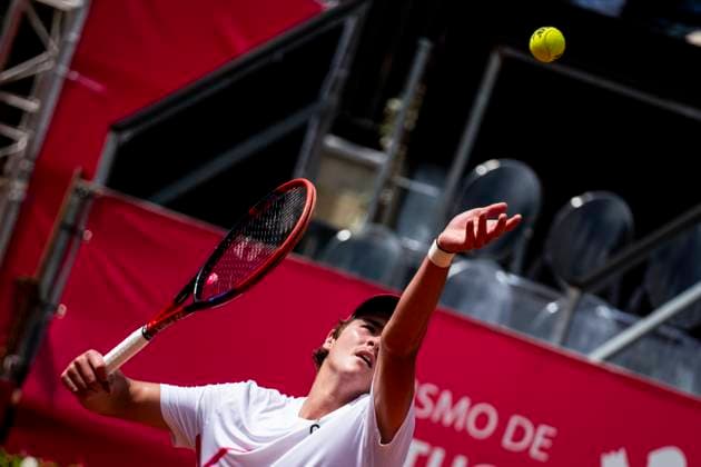 Jan Choinski Vs Joao Fonseca - Millennium Estoril Open 2024 Jan Choinski from Great Britain is competing against Joao Fonseca from Brazil during the Millennium Estoril Open ATP, Tennis Herren 250 tennis tournament at the Estoril Tennis Club in Estoril, Portugal, on April 3, 2024. Lisbon Portugal  Copyright: xNunoxCruzx originalFilename:cruz-janchoin240403_npvxN.jpg