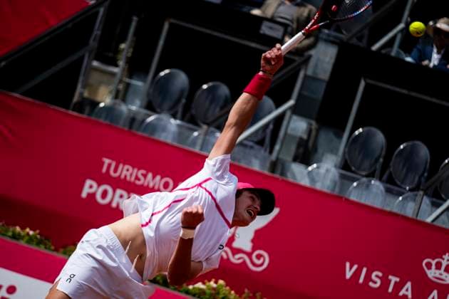 Jan Choinski Vs Joao Fonseca - Millennium Estoril Open 2024 Jan Choinski from Great Britain is competing against Joao Fonseca from Brazil during the Millennium Estoril Open ATP, Tennis Herren 250 tennis tournament at the Estoril Tennis Club in Estoril, Portugal, on April 3, 2024. Lisbon Portugal  Copyright: xNunoxCruzx originalFilename:cruz-janchoin240403_npwr2.jpg