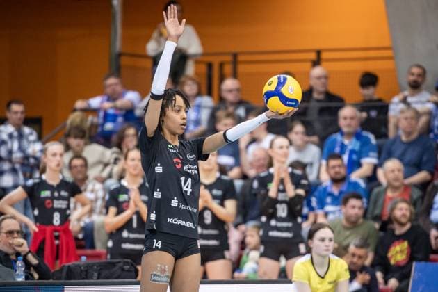 Tia Jimerson (Dresdner SC, 14) Allianz MTV Stuttgart - Dresdner SC, 03.04.2024, Stuttgart (SCHARRena), DEU Allianz MTV Stuttgart - Dresdner SC, Volleyball Bundesliga, Frauen, VBL, Saison 2023 24, Play-Offs - Halbfinale - Spiel 1, 03.04.2024, Stuttgart (SCHARRena), DEU Stuttgart Copyright: xSandyxDinkelackerx EP_SDR