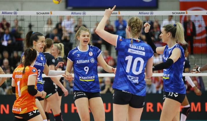 Stuttgart , Volleyball Bundesliga Frauen PlayOff Halbfinale Spiel 1, Allianz MTV Stuttgart vs. Dresdner SC , Jubel Stuttgart , Eline Timmerman ( 9 )