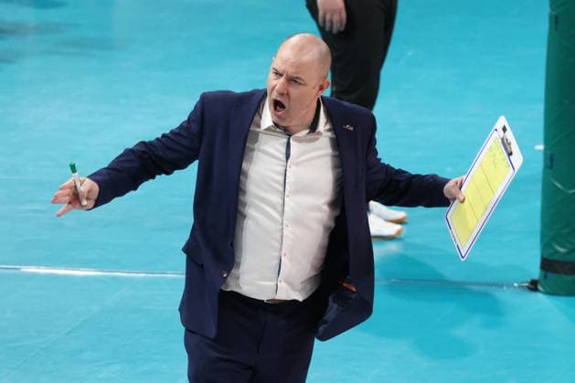DEU, DVV, 1.VBL, BR Volleys vs. Lueneburg, 03.04.2024, Max-Schmeling-Halle, Berlin, DEU, DVV, 1.VBL, BR Volleys vs. Lueneburg, im Bild Trainer Joel Banks (BR Volleys) Foto: Juergen Engler nordphoto GmbH