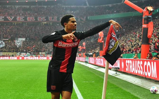 Sport Themen der Woche KW14 Sport Bilder des Tages Fussball, Deutschland, Herren, Saison 2023 2024, DFB Pokal Halbfinale, BayArena Leverkusen, Bayer Leverkusen - Fortuna Düsseldorf; Jubel Amine Adli (LEV) nach seinem Tor zum 2:0. Jubel, Freude, Aktion. DFB DFL REGULATIONS PROHIBIT ANY USE OF PHOTOGRAPHS AS IMAGE SEQUENCES AND OR QUASI-VIDEO *** Football, Germany, Men, Season 2023 2024, DFB Cup Semi-Final, BayArena Leverkusen, Bayer Leverkusen Fortuna Düsseldorf Cheers Amine Adli LEV after his goal for 2 0 Cheers, Joy, Action DFB DFL REGULATIONS PROHIBIT ANY USE OF PHOTOGRAPHS AS IMAGE SEQUENCES AND OR QUASI VIDEO