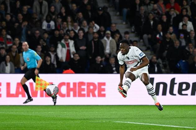 Arnaud Kalimuendo ( 9 - Rennes ) during the French Cup match between Paris Saint Germain and Stade Rennais at Parc des Princes on April 03, 2024 in Paris, France. ( Photo by federico pestellini panoramic ) - FOOTBALL : PSG vs Rennes - Coupe de France - 03 04 2024 FedericoPestellini Panoramic 
