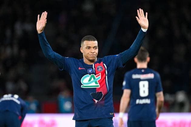 2024-04-03 Paris Saint-Germain v Stade Rennais - Semi- Final - French Cup PARIS, FRANCE - APRIL 3: Kylian Mbappe of Paris Saint-Germain celebrates after scoring the team s first goal during the Semi- Final - French Cup match between Paris Saint-Germain and Stade Rennais at Parc des Princes on April 3, 2024 in Paris, France. (Photo by Matthieu Mirville BSR Agency) Paris France Content not available for redistribution in The Netherlands directly or indirectly through any third parties. Copyright: xBSRxAgencyx