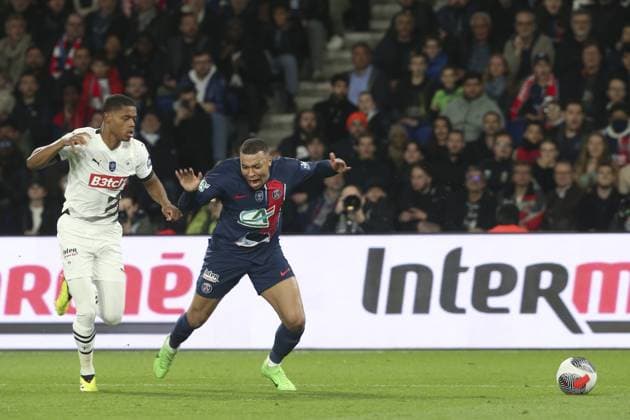 Kylian Mbappe (PSG) obtient un penalty FOOTBALL : Paris Saint Germain Vs Rennes - Coupe de France - Demi Finale - 03 04 2024 MichaelBaucher Panoramic 
