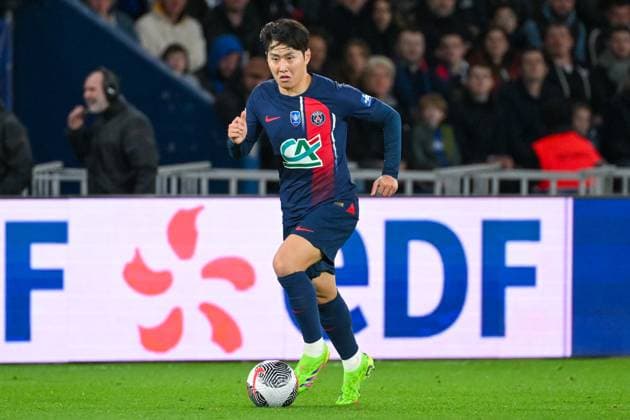 2024-04-03 Paris Saint-Germain v Stade Rennais - Semi- Final - French Cup PARIS, FRANCE - APRIL 3: Kang-in Lee of Paris Saint-Germain runs with the ball during the Semi- Final - French Cup match between Paris Saint-Germain and Stade Rennais at Parc des Princes on April 3, 2024 in Paris, France. (Photo by Matthieu Mirville BSR Agency) Paris France Content not available for redistribution in The Netherlands directly or indirectly through any third parties. Copyright: xBSRxAgencyx
