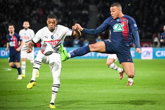 April 3, 2024, Paris, France, France: Warmed OMARI of Rennes and Kylian MBAPPE of PSG during the French Cup match between Paris Saint-Germain (PSG) and Stade Rennais (Rennes) at Parc des Princes Stadium on April 03, 2024 in Paris, France. Paris France - ZUMAm308 20240403_zsp_m308_003 Copyright: xMatthieuxMirvillex
