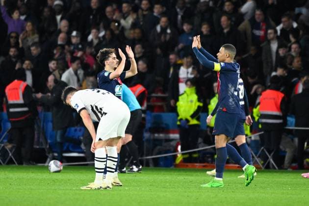 Kylian Mbappe ( 7 - PSG ) and Vitinha Vitor Machado ( 17 - PSG ) celebrates following the French Cup match between Paris Saint Germain and Stade Rennais at Parc des Princes on April 03, 2024 in Paris, France. ( Photo by federico pestellini panoramic ) - FOOTBALL : PSG vs Rennes - Coupe de France - 03 04 2024 FedericoPestellini Panoramic 