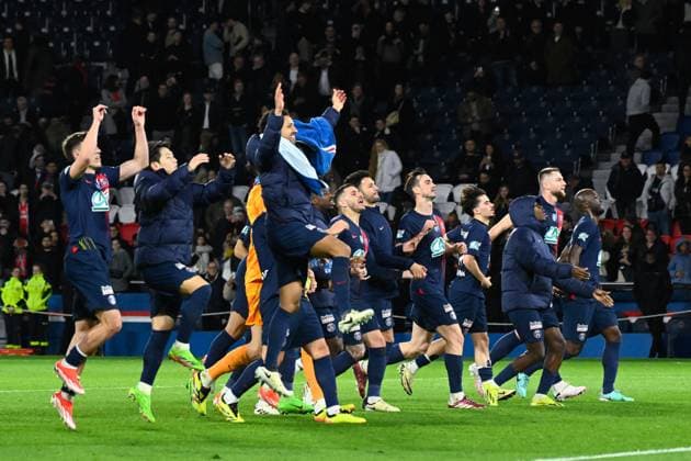 PSG players celebrate their side s victory after the French Cup match between Paris Saint Germain and Stade Rennais at Parc des Princes on April 03, 2024 in Paris, France. ( Photo by federico pestellini panoramic ) - FOOTBALL : PSG vs Rennes - Coupe de France - 03 04 2024 FedericoPestellini Panoramic 