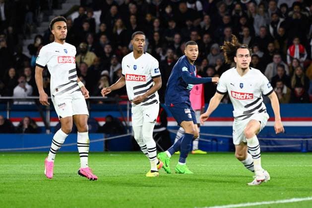 Kylian Mbappe ( 7 - PSG ) , Doue Guela ( 17 - Rennes ) , Warmed OMARI ( 23 - Rennes ) and Arthur THEATE ( 5 - Rennes ) during the French Cup match between Paris Saint Germain and Stade Rennais at Parc des Princes on April 03, 2024 in Paris, France. ( Photo by federico pestellini panoramic ) - FOOTBALL : PSG vs Rennes - Coupe de France - 03 04 2024 FedericoPestellini Panoramic 