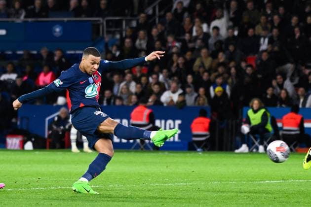 Kylian Mbappe ( 7 - PSG ) during the French Cup match between Paris Saint Germain and Stade Rennais at Parc des Princes on April 03, 2024 in Paris, France. ( Photo by federico pestellini panoramic ) - FOOTBALL : PSG vs Rennes - Coupe de France - 03 04 2024 FedericoPestellini Panoramic 