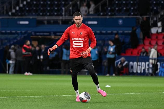 Gallon Gauthier ( 1 - Rennes ) warms up prior to the French Cup match between Paris Saint Germain and Stade Rennais at Parc des Princes on April 03, 2024 in Paris, France. ( Photo by federico pestellini panoramic ) - FOOTBALL : PSG vs Rennes - Coupe de France - 03 04 2024 FedericoPestellini Panoramic 