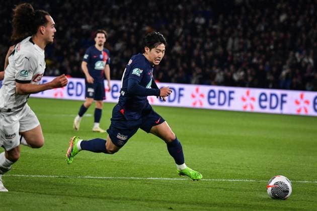 French Cup - PSG v Rennes Paris Saint-Germain?s midfielder Lee Kang-in runs with the ball during the French Cup football match between Paris Saint-Germain and Stade Rennais at the Parc des Princes stadium in Paris on April 3, 2024. Photo by Firas Abdullah ABACAPRESS.COM Paris France  Copyright: xAbdullahxFiras ABACAx