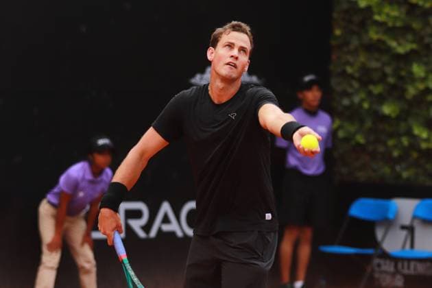 April 3, 2024, Mexico City, Ciudad de Mexico, Mexico: Apr 3, 2024, Mexico City, Mexico: Vasek Pospisil (HRV) serves to Marc Kiser (USA) and MatoÂas Soto (CHL) during the Day 4 of the Mexico City Open doubles match at Deportivo Chapultepec. on Apr 3, 2024, Mexico City, Mexico. Mexico City Mexico - ZUMAe321 20240403_zsa_e321_040 Copyright: xCarlosxSantiago xEyepixxGroupx