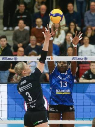 Stuttgart , Volleyball Bundesliga Frauen PlayOff Halbfinale Spiel 1, Allianz MTV Stuttgart vs. Dresdner SC , von links: Hester Jasper ( Dresden ) Krystal Rivers ( Stgt )