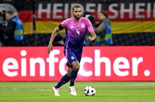 FUSSBALL INTERNATIONAL Testspiel in Frankfurt Deutschland - Niederlande 26.03.2023 Jonathan Tah (Deutschland) am Ball