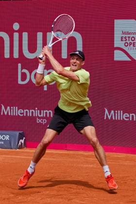 Estoril, Portugal, April 04 2024: Jan Choinski (United Kingdom) in action during the Millennium Estoril Open match between Jan Choinski (United Kingdom) and Hubert Hurkacz (Poland) at Clube de Tenis do Estoril in Estoril, Portugal. (Pedro Porru SPP) Copyright: xPedroxPorrux xSPPx spp-en-PePoSp-4F8A9149