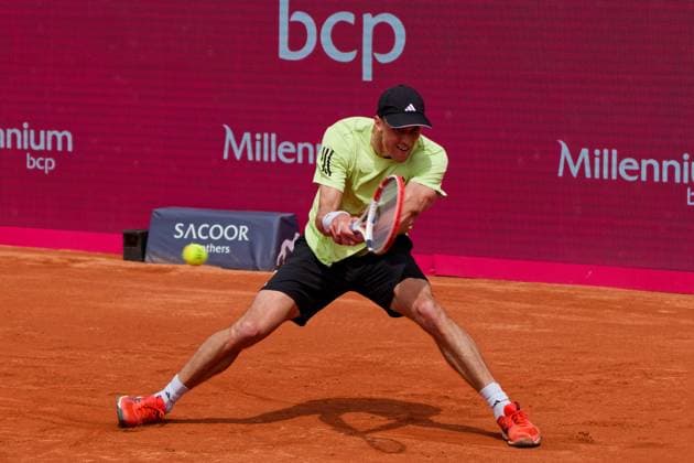 Estoril, Portugal, April 04 2024: Jan Choinski (United Kingdom) in action during the Millennium Estoril Open match between Jan Choinski (United Kingdom) and Hubert Hurkacz (Poland) at Clube de Tenis do Estoril in Estoril, Portugal. (Pedro Porru SPP) Copyright: xPedroxPorrux xSPPx spp-en-PePoSp-4F8A9165