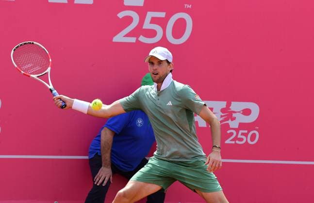 Dominic Thiem, Österreich, unterliegt im Achtelfinale der Estoril Open. Estoril Open, Portugal, 4. April 2024 - Dominic Thiem, Österreich, unterliegt im Achtelfinale der Estoril Open dem Franzosen Richard Gasquet (nicht im Bild) mit 4:6 und 6:7. Estoril Estoril Tennis Club Lisbon Portugal