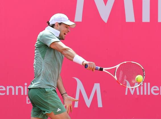 Dominic Thiem, Österreich, unterliegt im Achtelfinale der Estoril Open. Estoril Open, Portugal, 4. April 2024 - Dominic Thiem, Österreich, unterliegt im Achtelfinale der Estoril Open dem Franzosen Richard Gasquet (nicht im Bild) mit 4:6 und 6:7. Estoril Estoril Tennis Club Lisbon Portugal