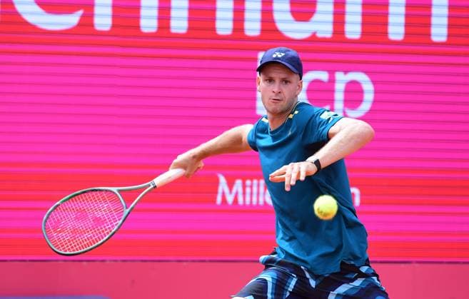 Hubert HURKACZ, Polen, erreicht bei den Estoril Open das Viertelfinale Estoril Open, Portugal, 4. April 2024 - Hubert HURKACZ, Polen, besiegt im Achtelfinale der Estoril Open in Portugal dem Deutsch-Briten Jan Choinski (nicht im Bild) mit 7:6 und 6:4. Estoril Estoril Tennis Club Lisbon Portugal
