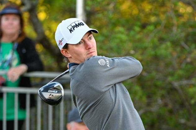 SAN ANTONIO, TX - APRIL 04: Maverick McNealy (USA) watches his tee shot on 10 during Rd1 of the Valero Texas Open at TPC San Antonio (Oaks Course) on April 4, 2024, in San Antonio, Texas. (Photo by Ken Murray Icon Sportswire) GOLF: APR 04 PGA, Golf Herren Valero Texas Open EDITORIAL USE ONLY Icon2404040071
