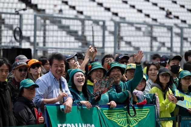 April 4, 2024, Suzuka, Mie, Japan: Japanese Aston Martin fans on the pit road on media day of the 2024 Formula 1 Japanese Grand Prix. Suzuka Japan - ZUMAb177 20240404_aap_b177_005 Copyright: xTaidghxBarronx