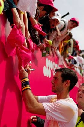 Estoril, Portugal, April 04 2024: Nuno Borges (Portugal) with fans after the Millennium Estoril Open match between Nuno Borges (Portugal) and Lorenzo Musetti (Italy) at Clube de Tenis do Estoril in Estoril, Portugal. (Pedro Porru SPP) Copyright: xPedroxPorrux xSPPx spp-en-PePoSp-HE5A5426