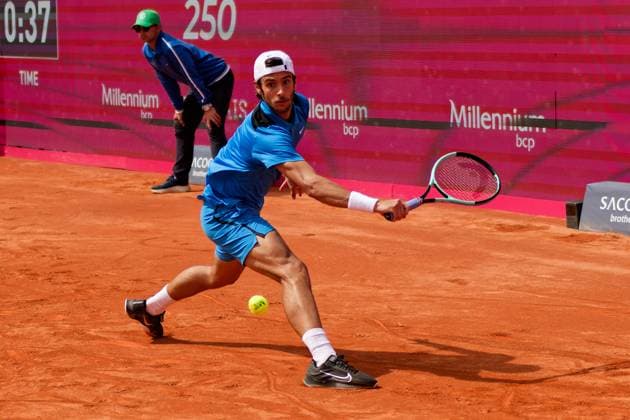 Estoril, Portugal, April 04 2024: Lorenzo Musetti (Italy) in action during the Millennium Estoril Open match between Nuno Borges (Portugal) and Lorenzo Musetti (Italy) at Clube de Tenis do Estoril in Estoril, Portugal. (Pedro Porru SPP) Copyright: xPedroxPorrux xSPPx spp-en-PePoSp-HE5A5304